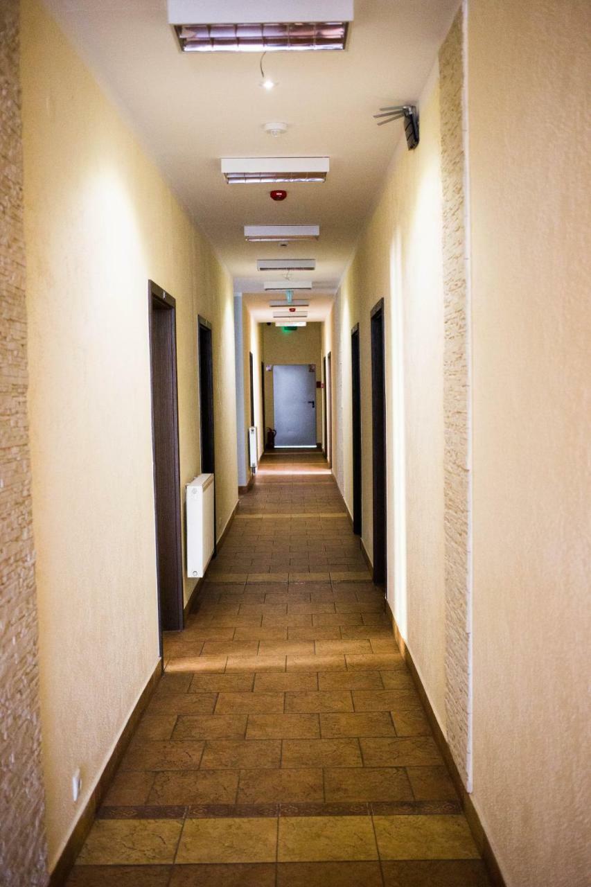 Hotelik Okecie 39 - Nocleg I Parking Blisko Lotnisko Okecie Varsóvia Exterior foto