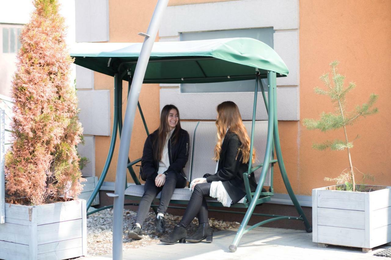Hotelik Okecie 39 - Nocleg I Parking Blisko Lotnisko Okecie Varsóvia Exterior foto