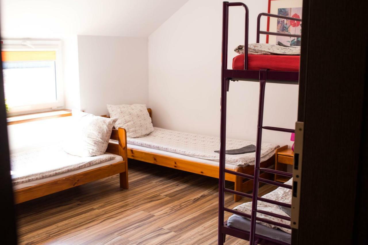 Hotelik Okecie 39 - Nocleg I Parking Blisko Lotnisko Okecie Varsóvia Exterior foto